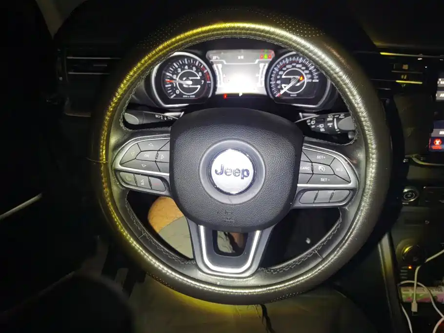 Jeep Commander — миниатюра 15