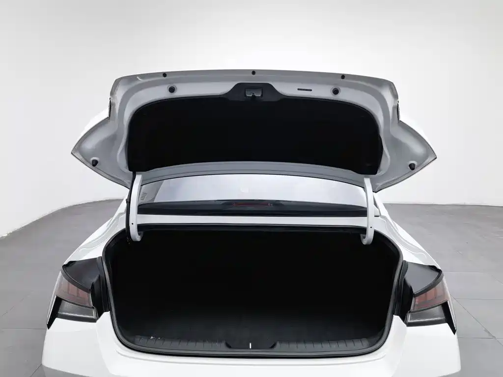Hyundai Elantra — миниатюра 16