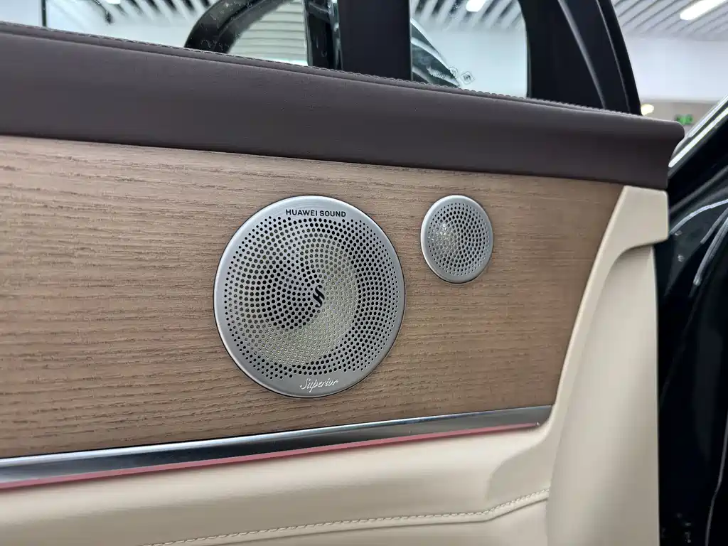 AITO ASK THE WORLD M9