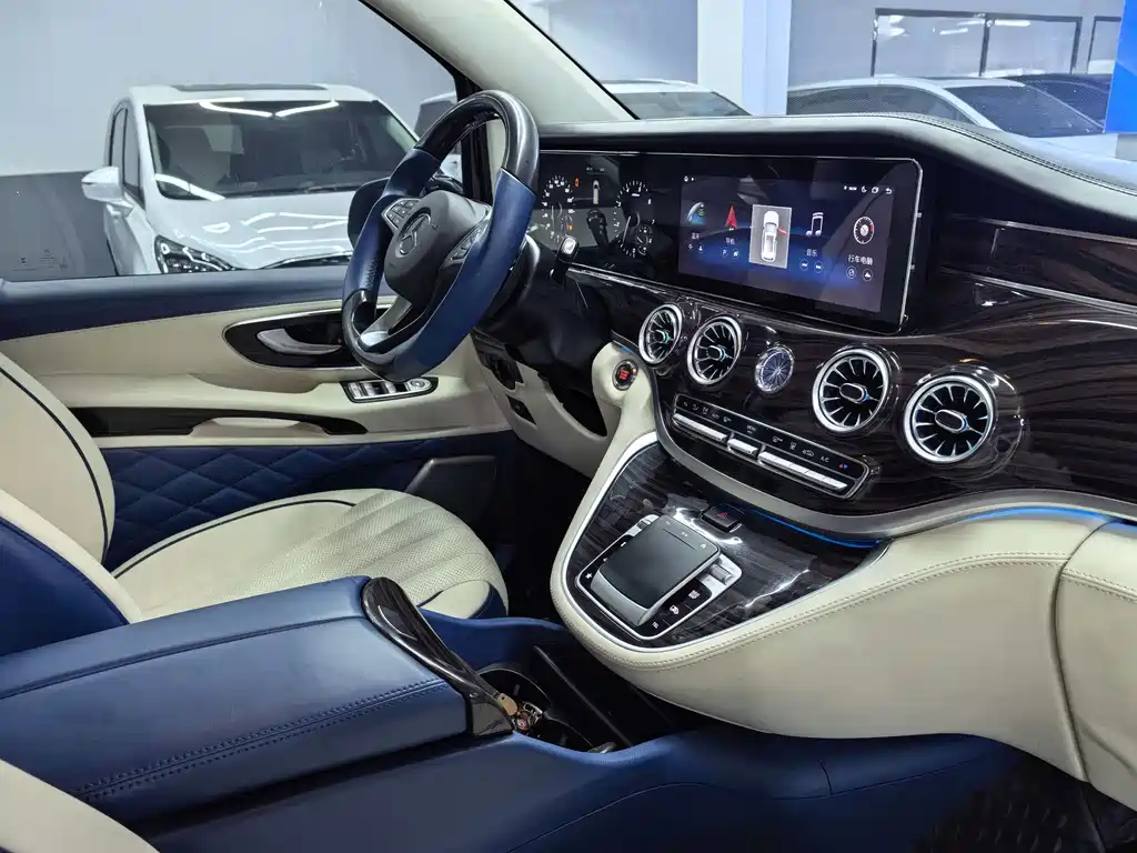 Mercedes-Benz Vito 2021 2.0T 7 мест