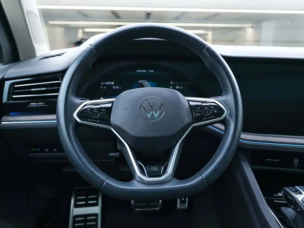 Volkswagen Touareg — миниатюра 20