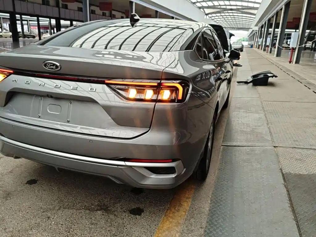 Ford Mondeo — миниатюра 8