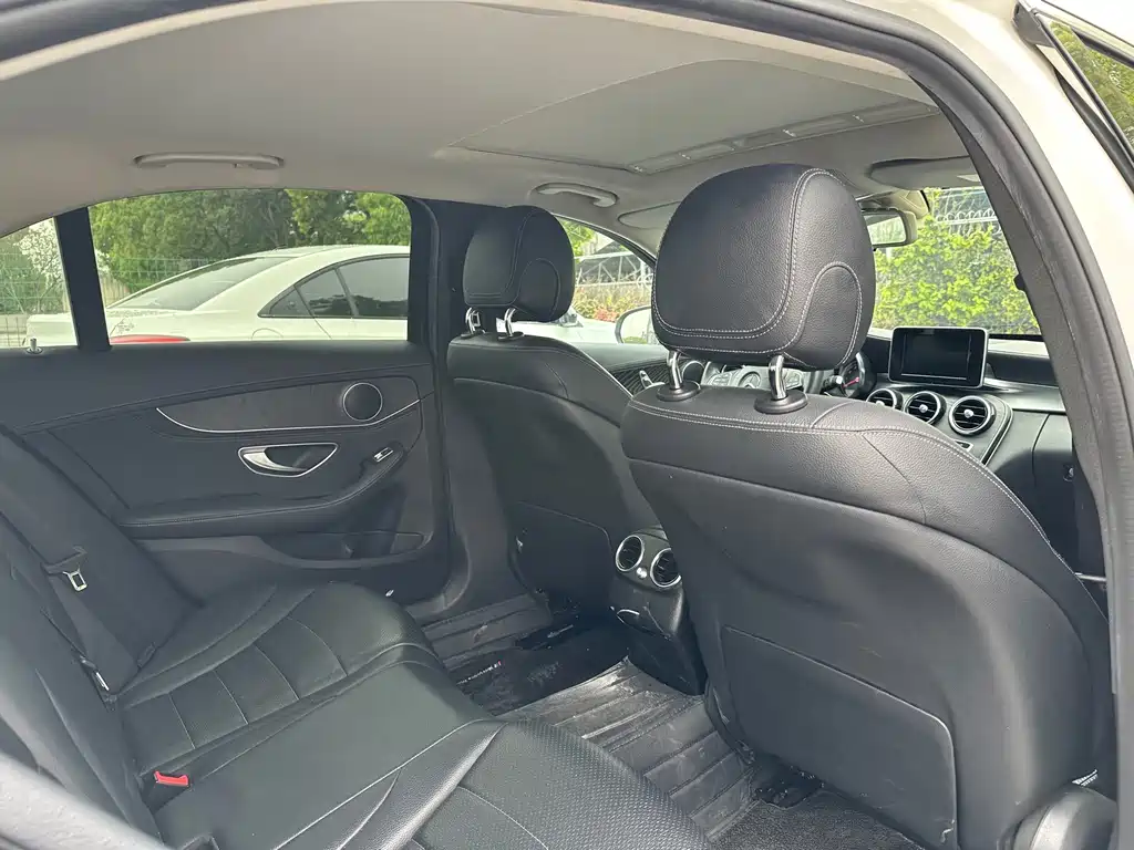 Mercedes-Benz C-Class — миниатюра 12