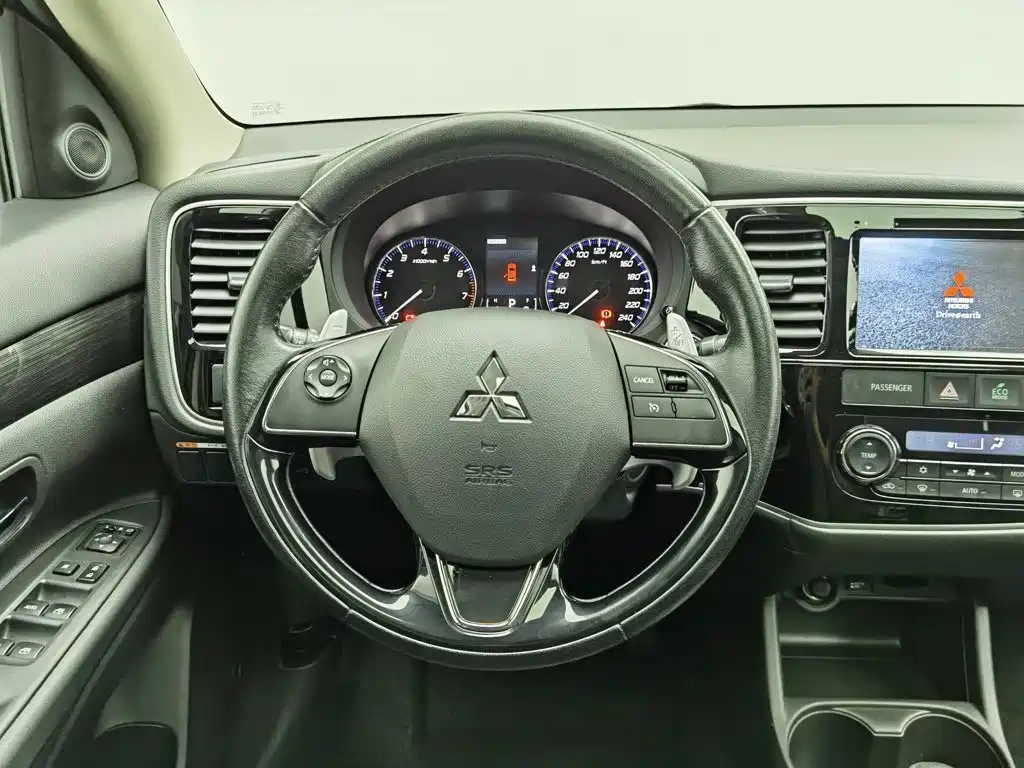 Mitsubishi Outlander (Import) — миниатюра 11
