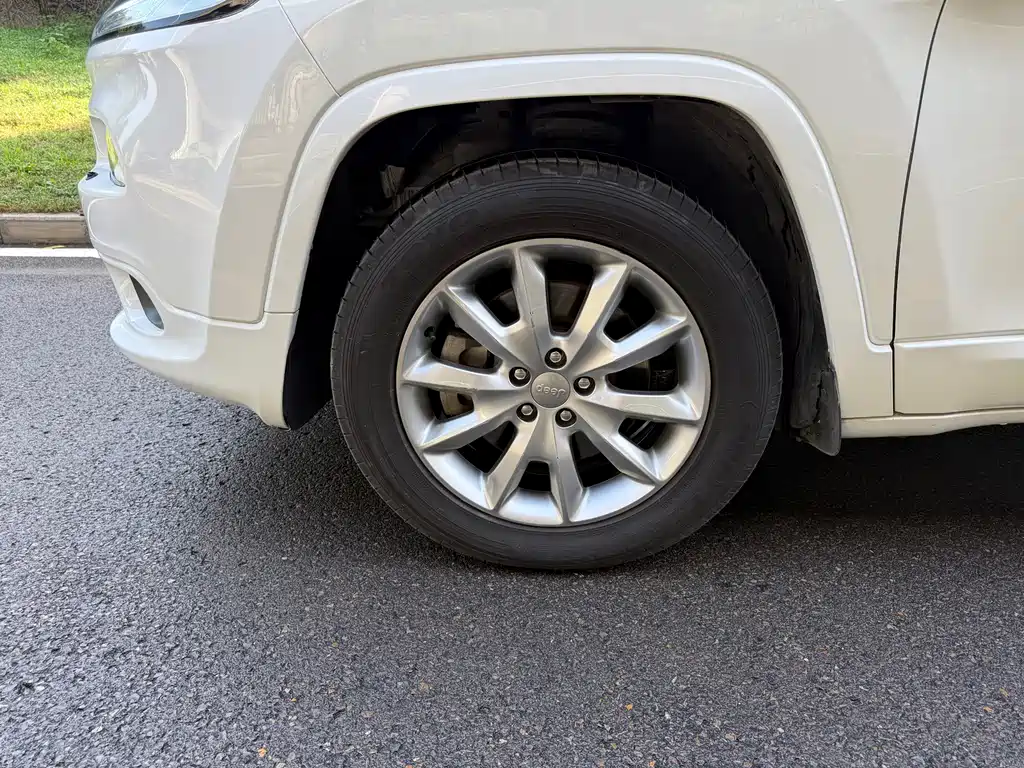 Jeep Cherokee — миниатюра 15