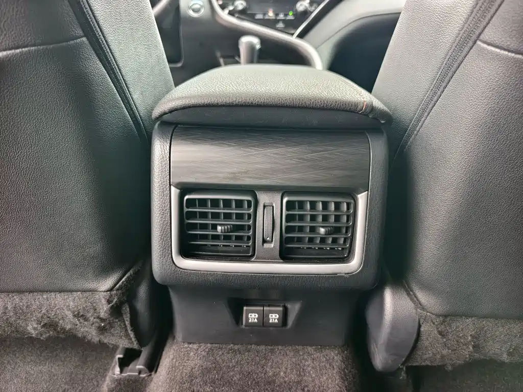 Toyota Camry — миниатюра 14