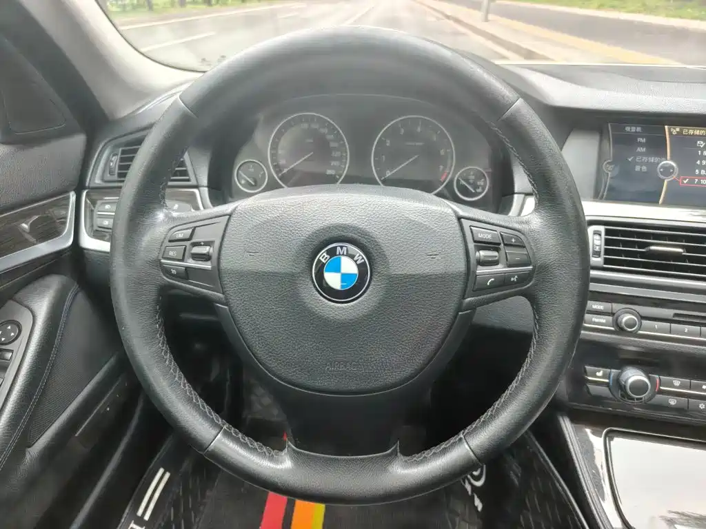 BMW 5 Series — миниатюра 5