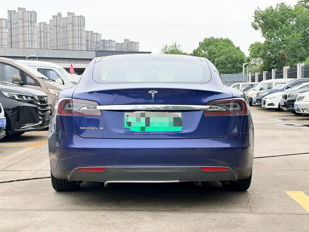 Tesla Model S — миниатюра 9
