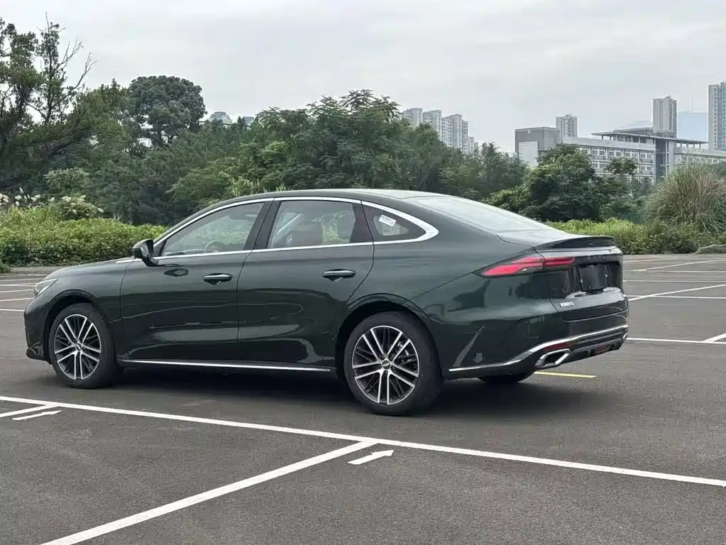 Geely Emgrand — миниатюра 12