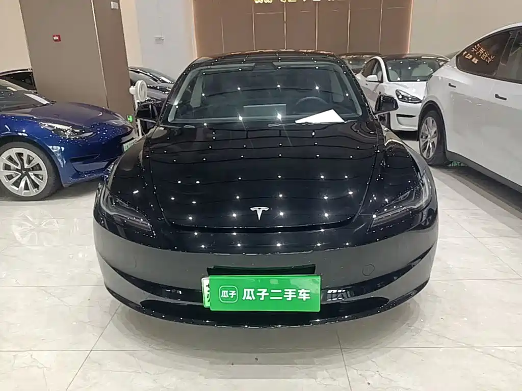 Tesla Model 3 — миниатюра 3