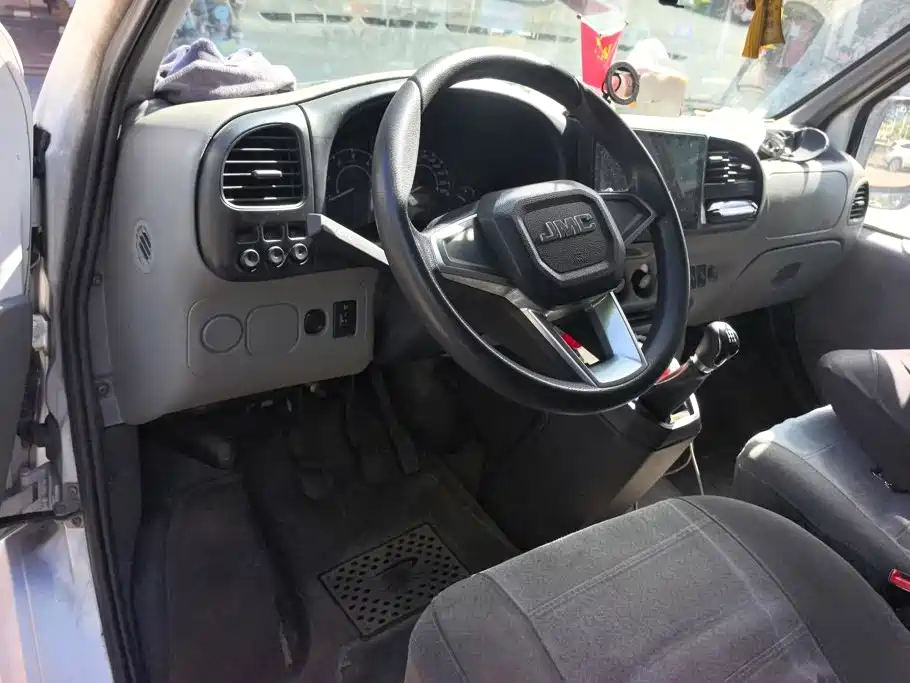 JMC Tesla — миниатюра 12