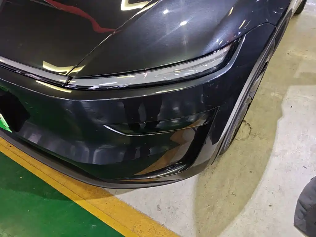Tesla Model Y — миниатюра 24