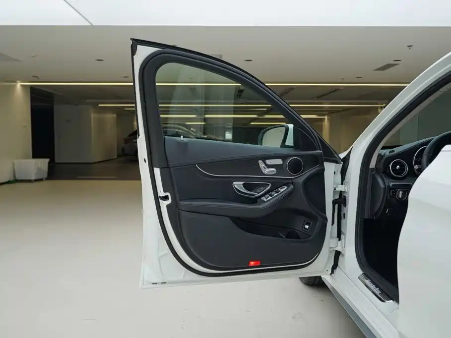Mercedes-Benz C-Class — миниатюра 14