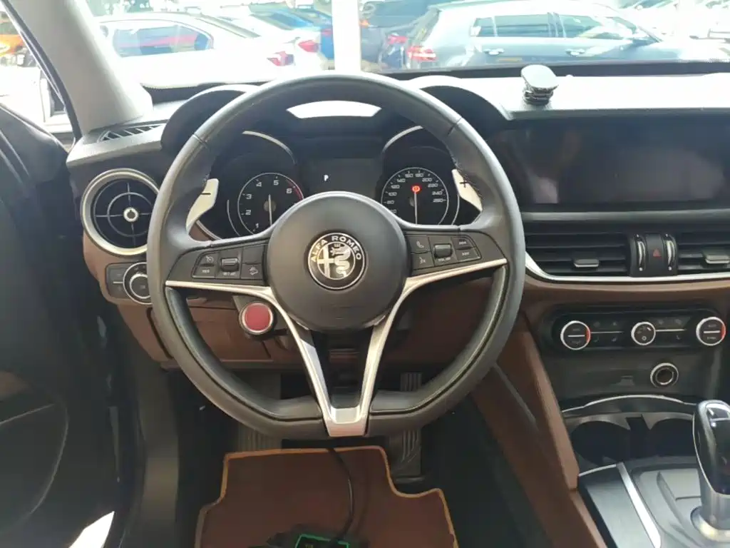 Alfa Romeo Stelvio — миниатюра 11