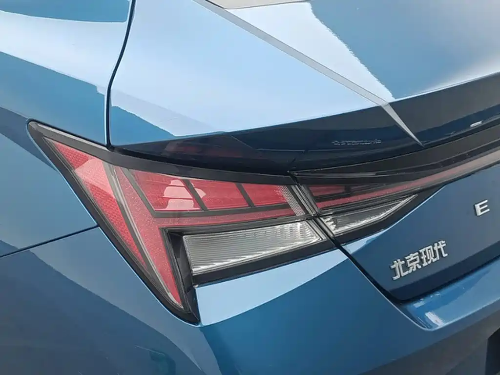 Hyundai Elantra — миниатюра 14