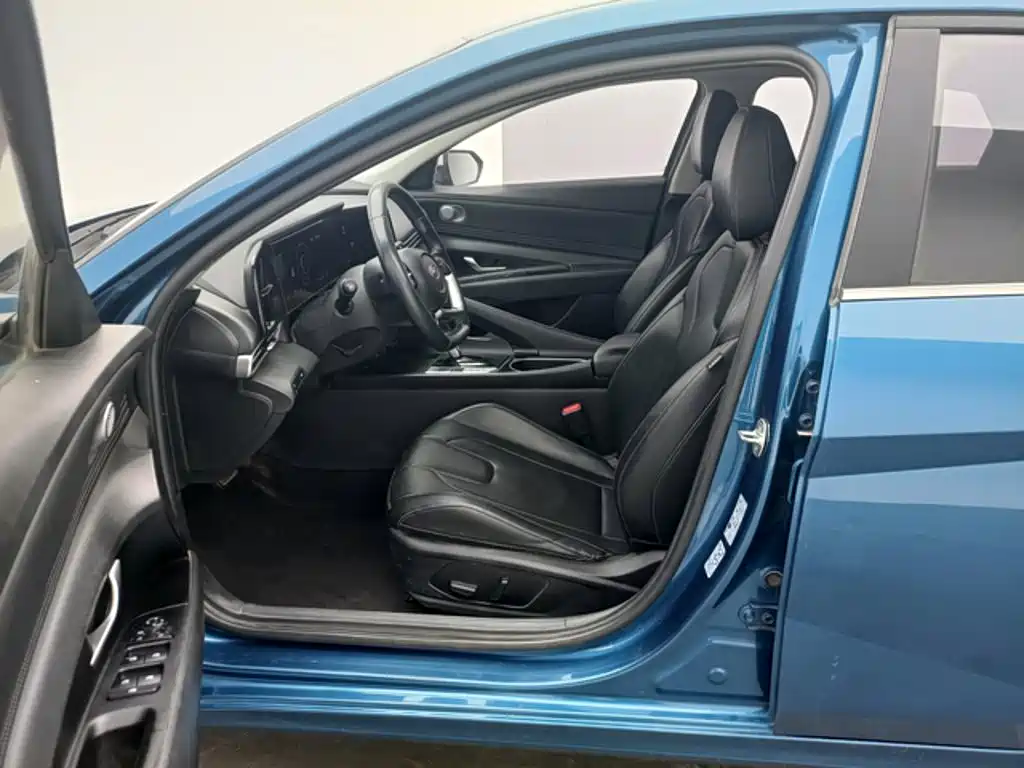 Hyundai Elantra — миниатюра 12