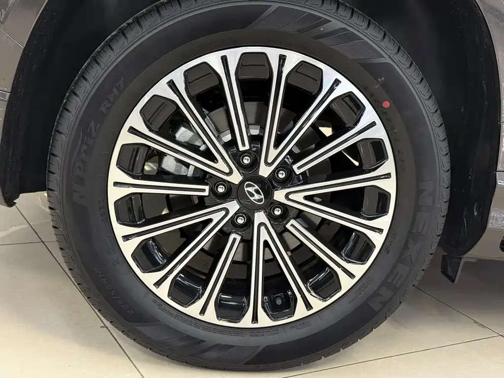 Hyundai Custo 270TGDi LUX Premium Edition, фото 21