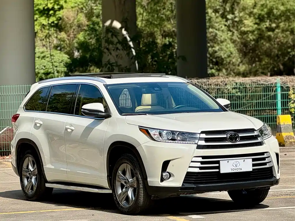 TOYOTA HIGHLANDER