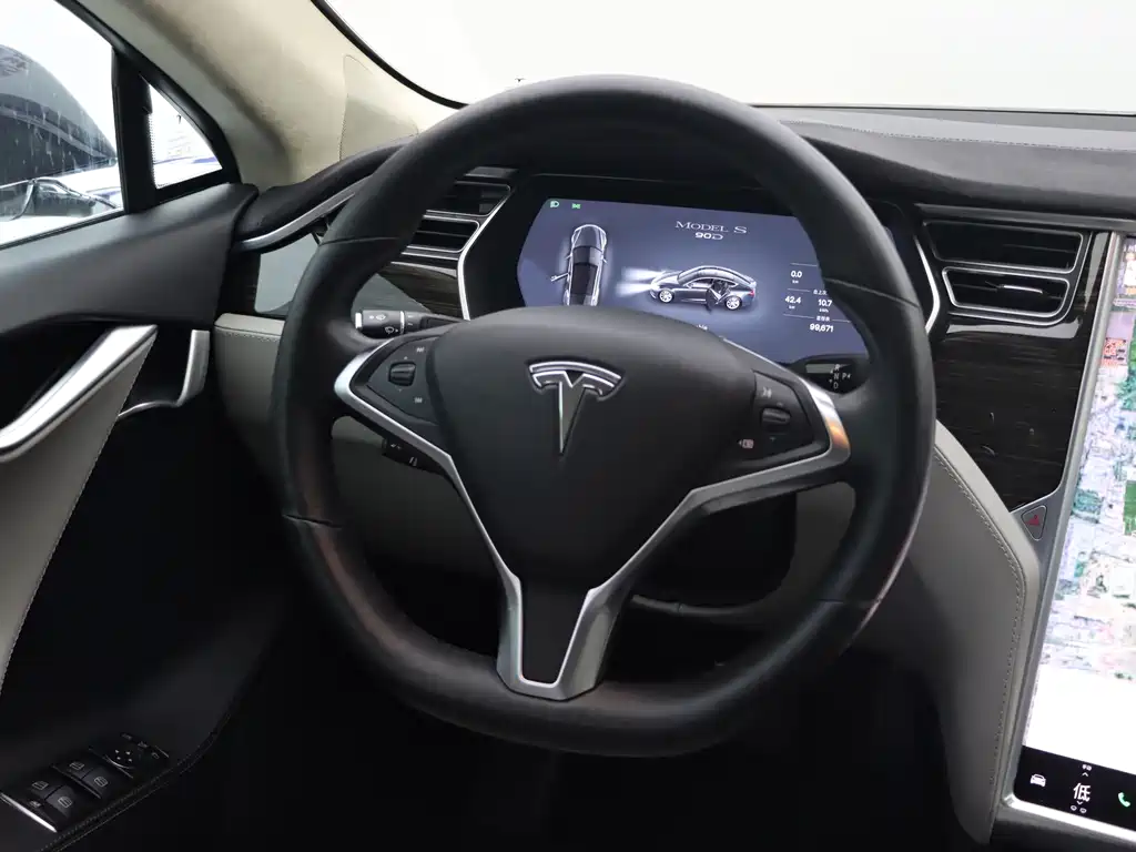 Tesla Model S — миниатюра 16