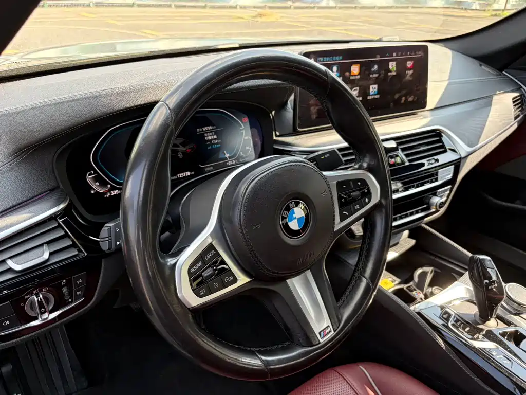 BMW 5 Series New Energy — миниатюра 10