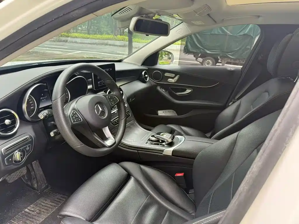Mercedes-Benz C-Class — миниатюра 4