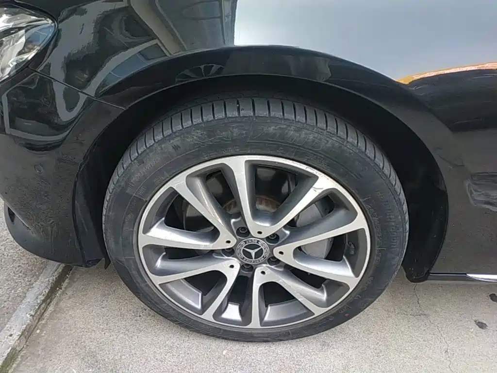 Mercedes-Benz E-Class — миниатюра 23