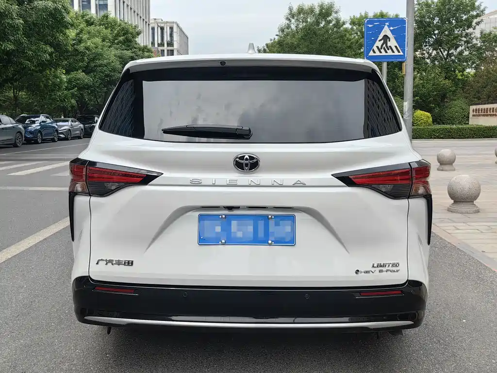Toyota Sienna 2024 2.5L Luxury