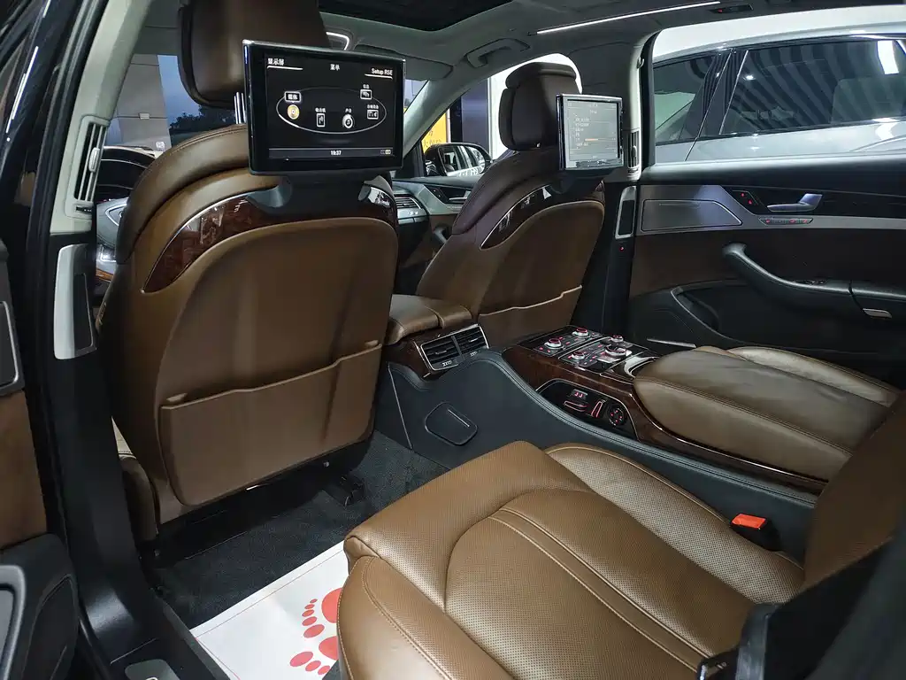 Audi A8 — миниатюра 10