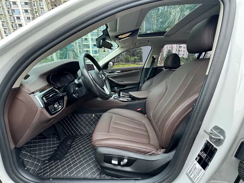 BMW 5 Series — миниатюра 4