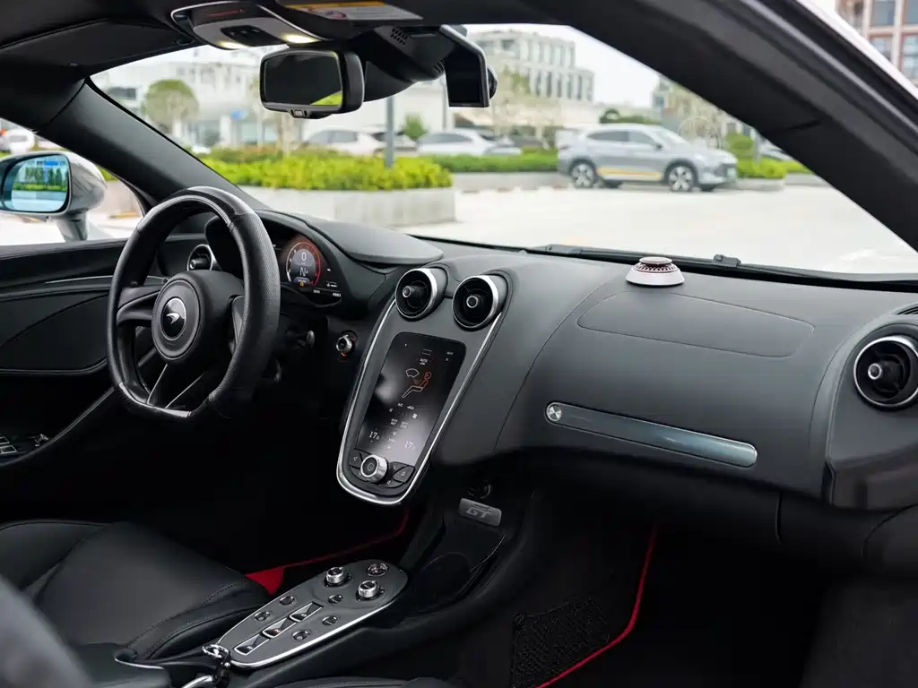 McLaren GT — миниатюра 17