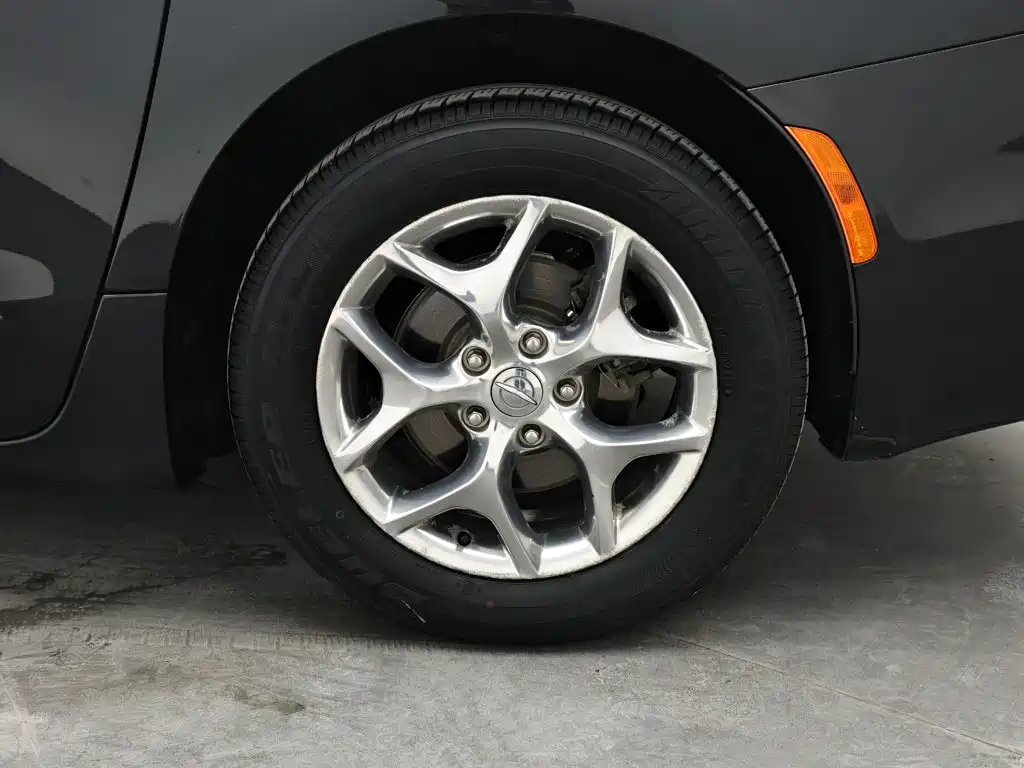 Chrysler Grand Voyager (Import) — миниатюра 9