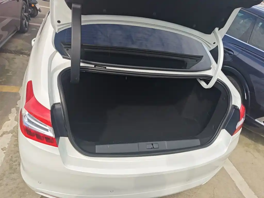 Peugeot 408 — миниатюра 19