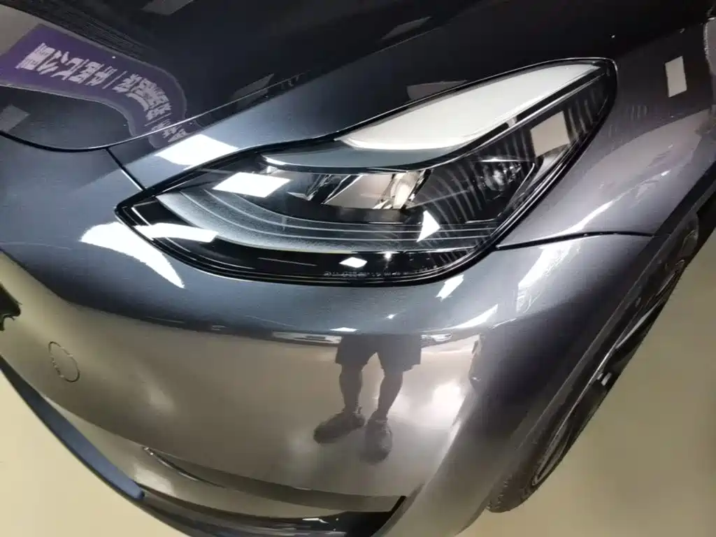 Tesla Model Y — миниатюра 24