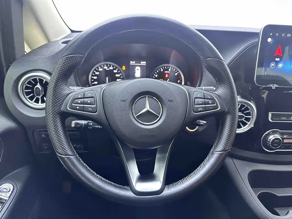 Mercedes-Benz Vito 2023 — фото 11