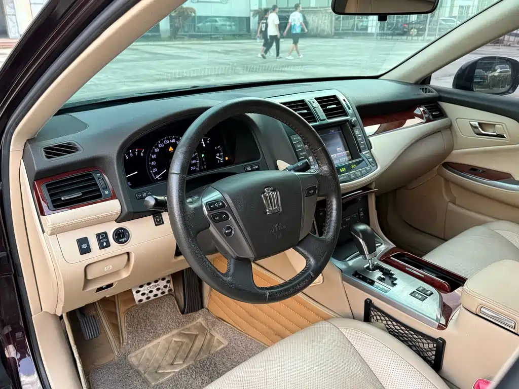 Toyota Crown — миниатюра 4