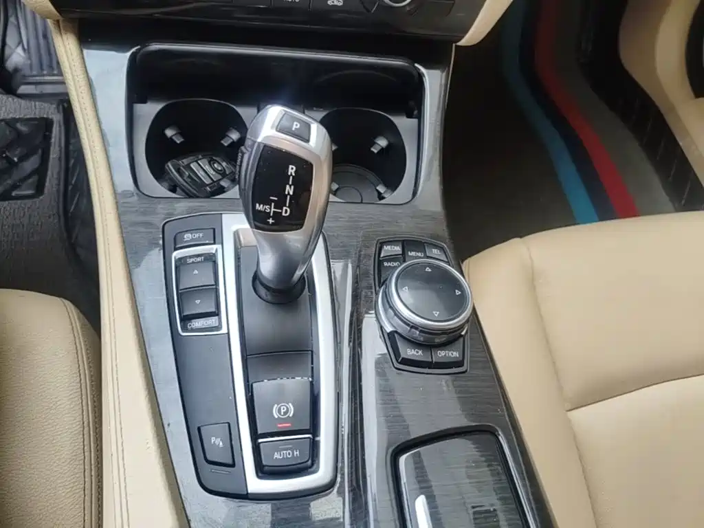 BMW 5 Series — миниатюра 14