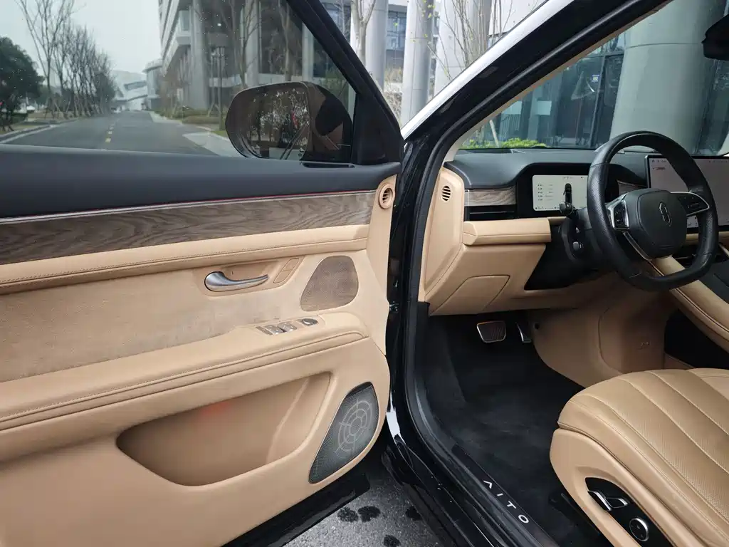 AITO ASK THE WORLD M7