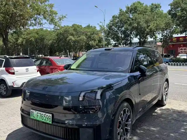 2025 Lynk & Co 900