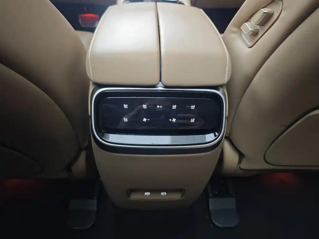 AITO ASK THE WORLD M7