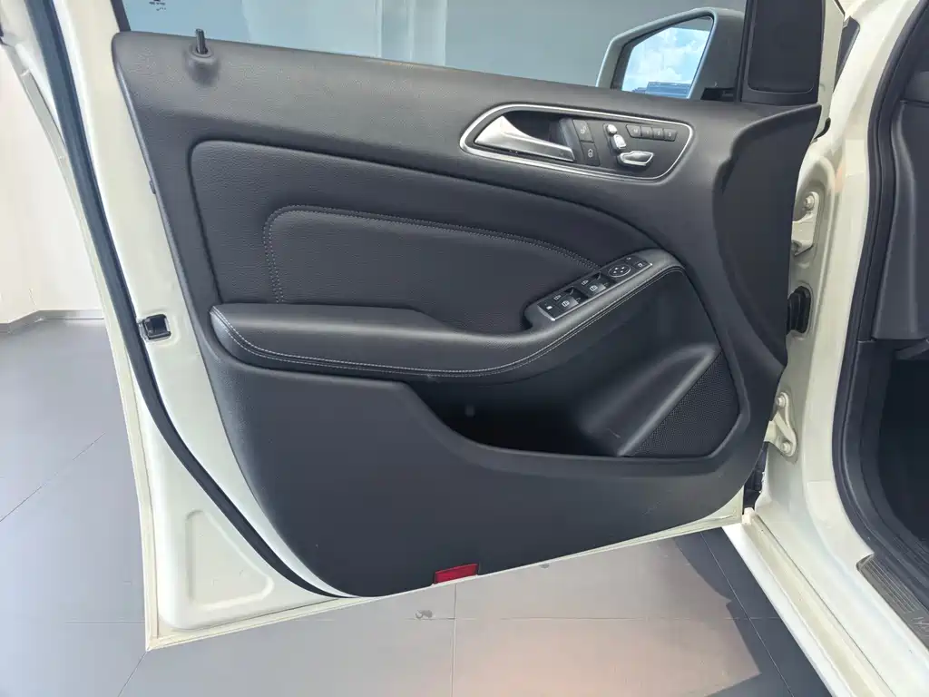 Mercedes-Benz B-Class — миниатюра 7