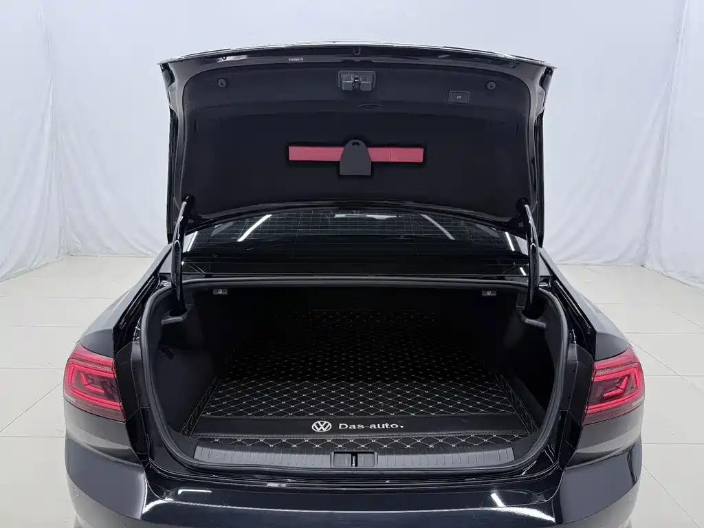 Volkswagen Magotan PHEV — миниатюра 15