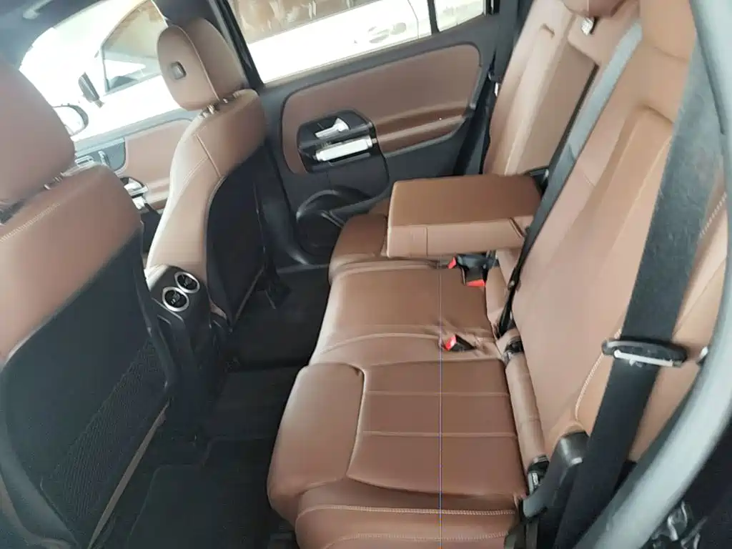 Mercedes-Benz GLB — миниатюра 17