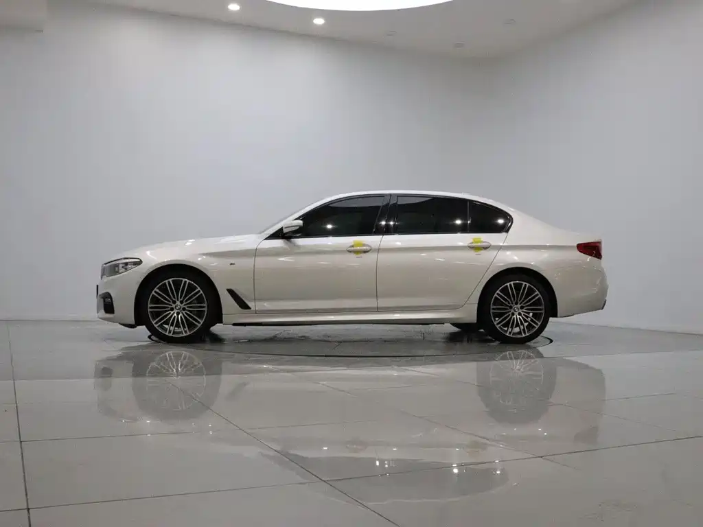 BMW 5 Series — миниатюра 8