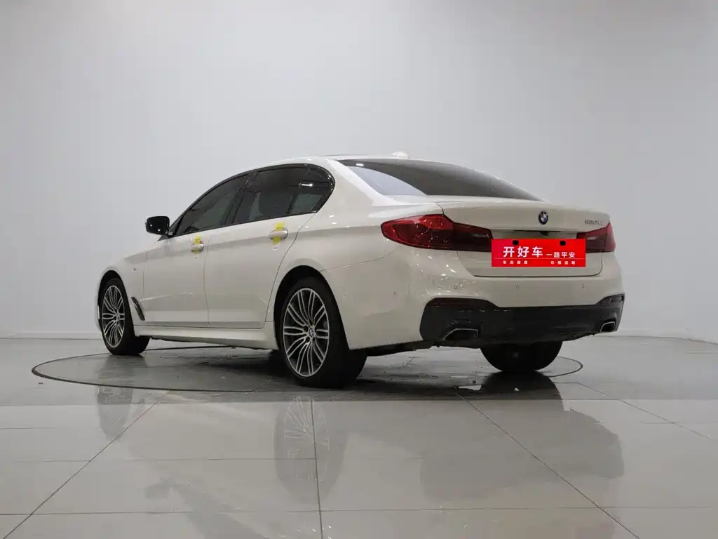 BMW 5 Series — миниатюра 6