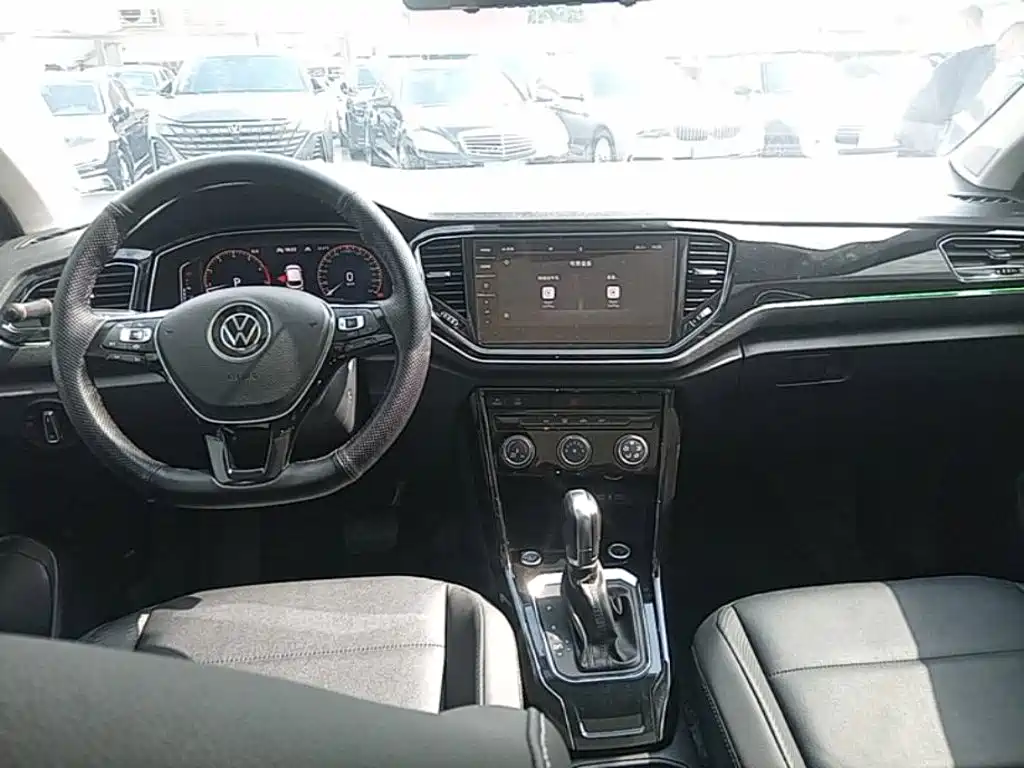 Volkswagen T-Roc — миниатюра 10