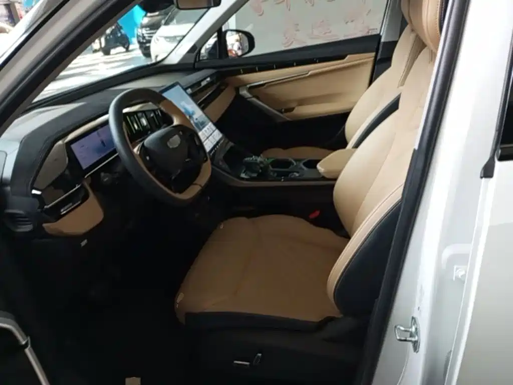 Geely Boyue L — миниатюра 15
