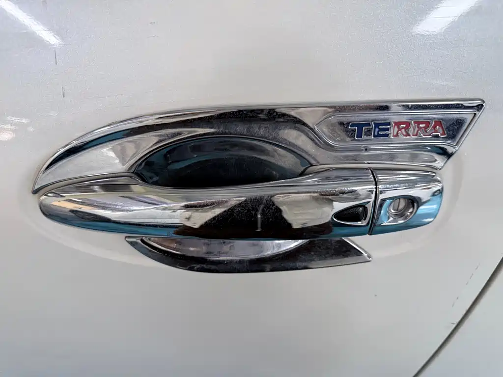Nissan Terra — миниатюра 14