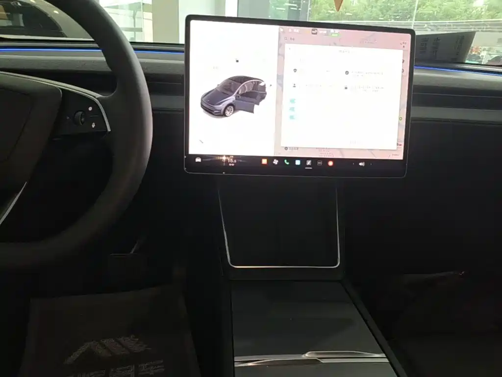 Tesla Model Y — миниатюра 13