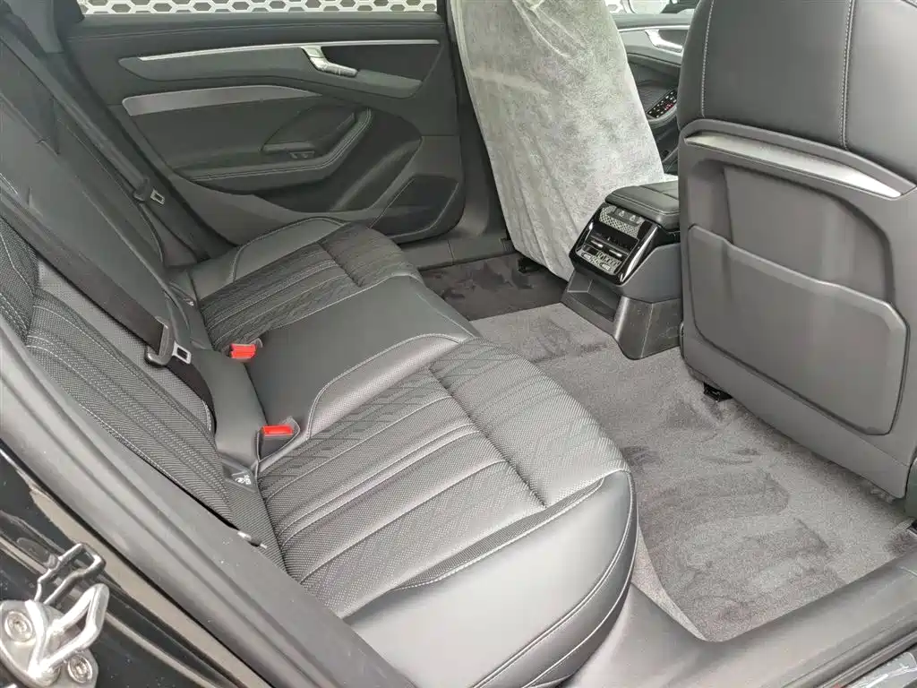 Audi A6L — миниатюра 7