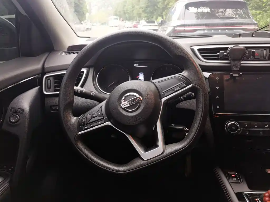 Nissan Qashqai — миниатюра 12